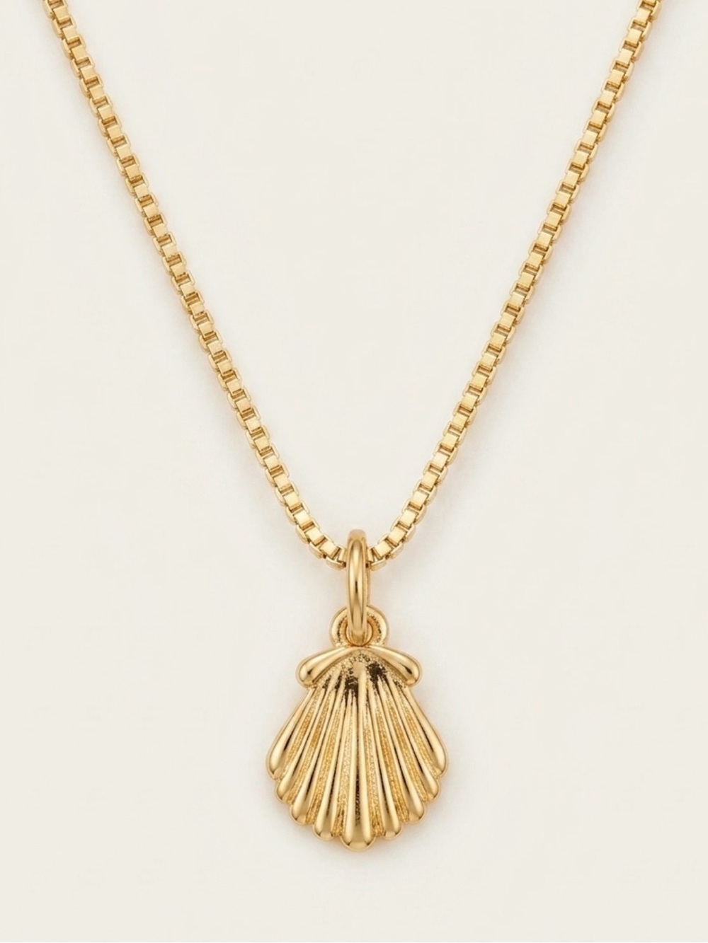 Little scallop necklace